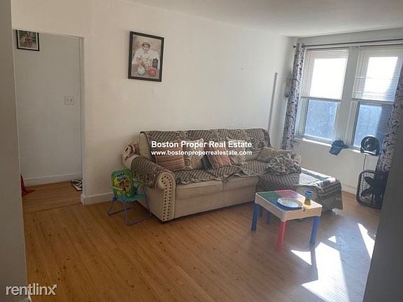 1706 Commonwealth #33 Boston - Brighton Unit Photo 4 (2)