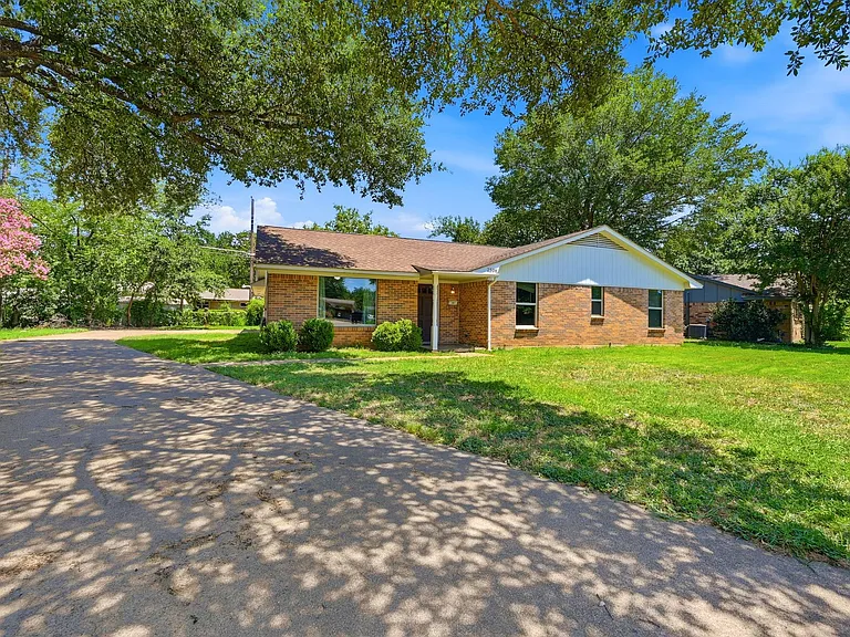 2506 Glen Ct — Photo 2