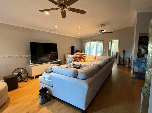 6190 Pine Tree Ln, Fort Lauderdale, FL 33319