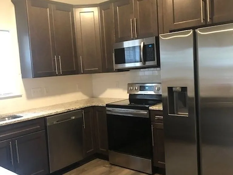 237 W Goepp St #202 — Photo 3
