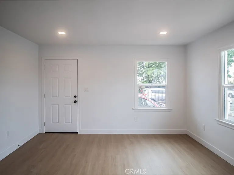 2214 Continental Ave — Photo 4