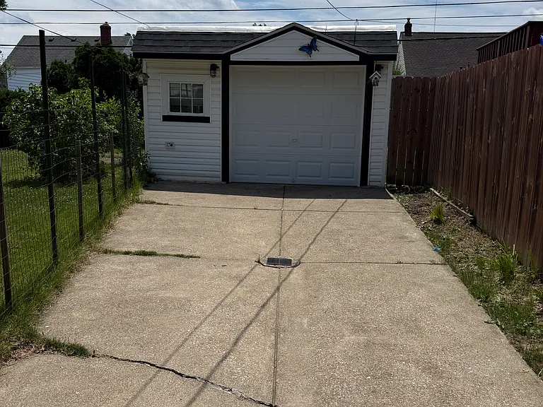 1011 Parkleigh Dr — Photo 18