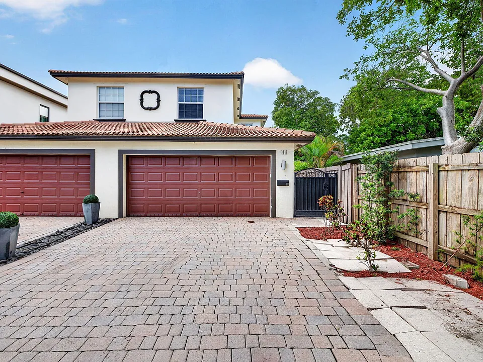 1111 NE 16th Ave