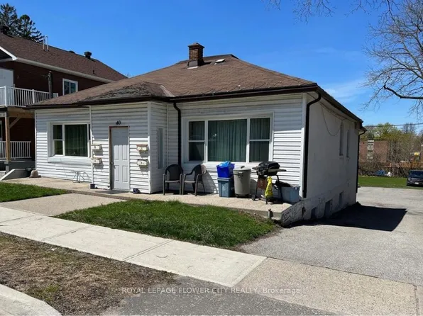 40 Penetang St, Barrie, ON L4M 1V6