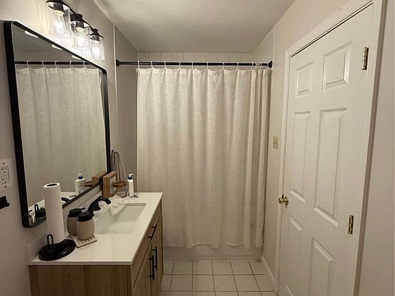 5th image of 221 Shadow Glen Ct