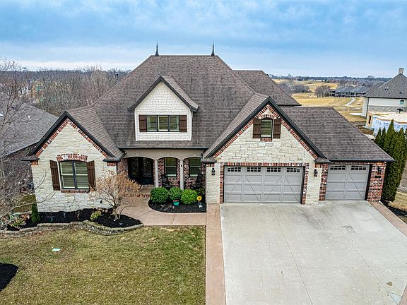 2nd image of 503 Old Hawthorne Dr E