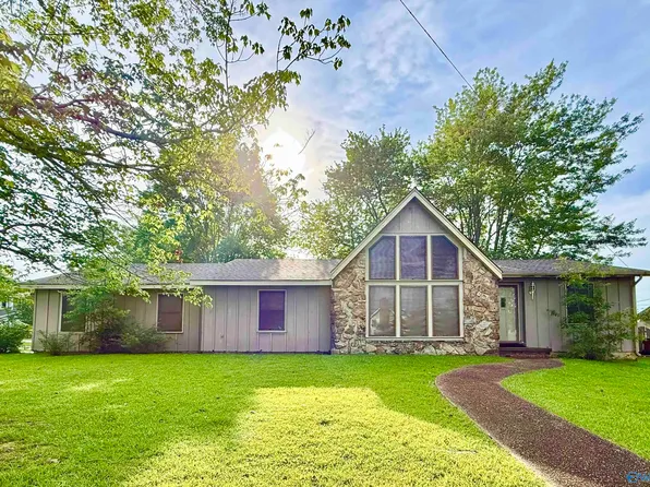 2900 Celestial Dr SW, Hartselle, AL 35640