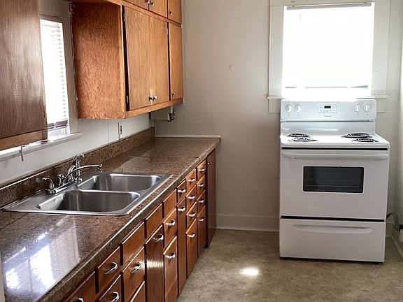 5th image of 925 W 14th St