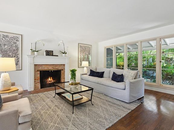 3rd image of 2047 Byron St