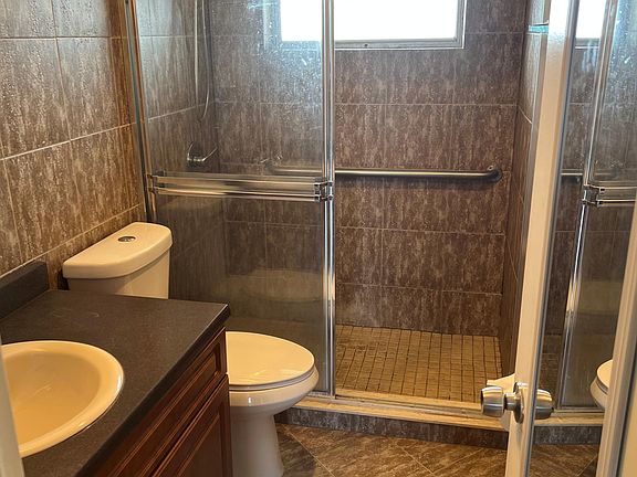 5th image of 441 NE 195th St APT 305
