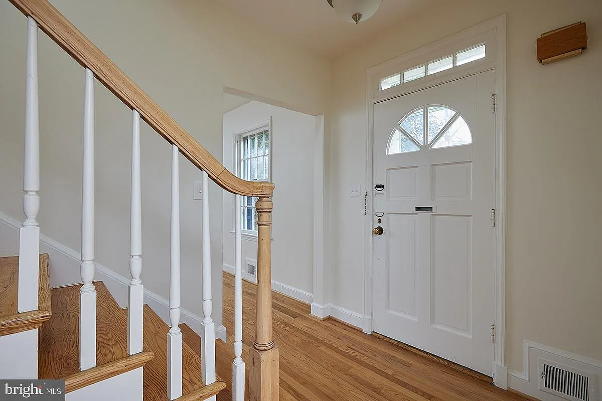4 bed, 3.5 bath, 3218 sqft, $6,350 — Photo 2