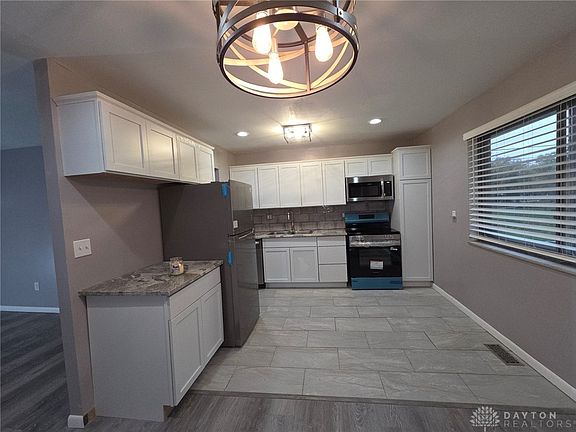 5th image of 5031 Retford Dr