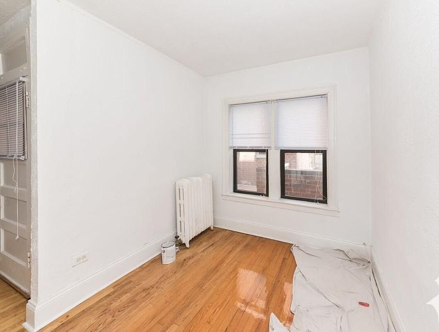 1st image of 627 W Cornelia Ave