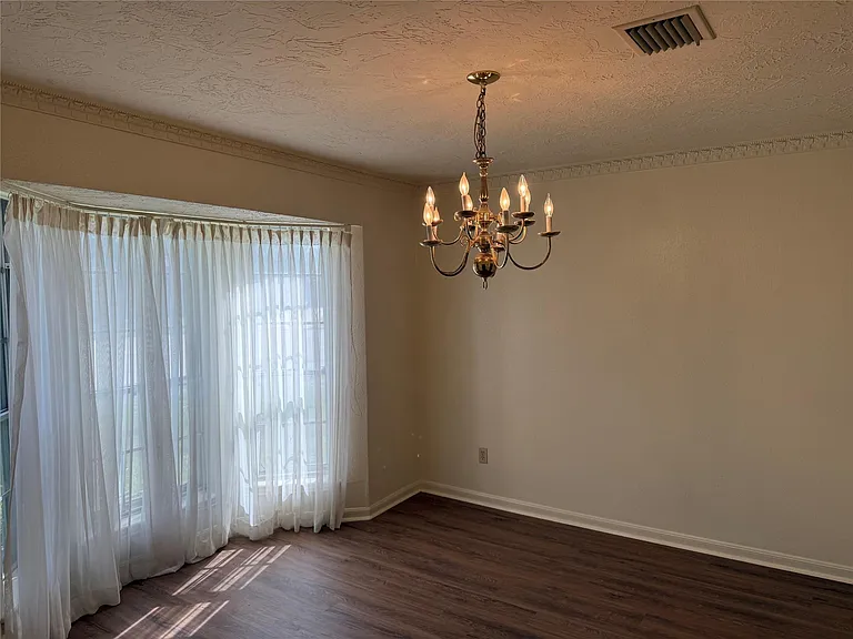 214 Kings Ct — Photo 7