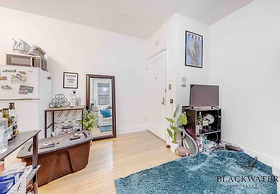 3rd image of 205 E 73rd St APT 6