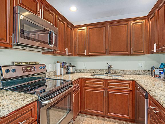 3rd image of 621 Cadillac Cir W
