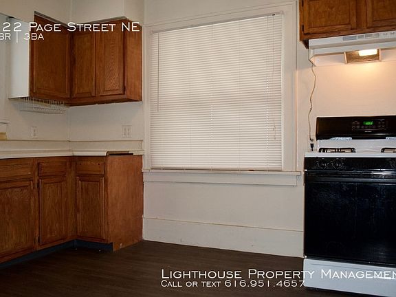 3rd image of 322 Page St NE