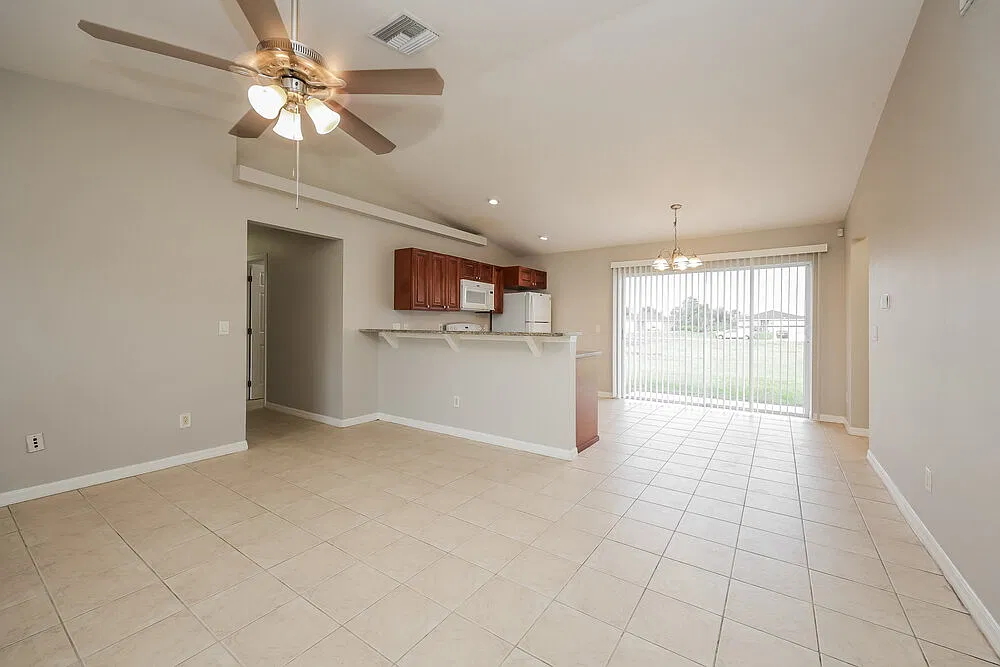 3 bed, 2.0 bath, 1097 sqft, $1,665 — Photo 3