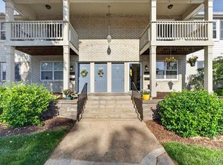 1527 Swallow Dr, Saint Louis, MO 63144