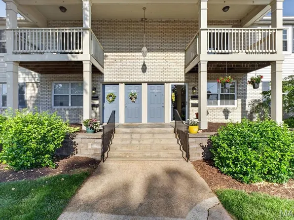 1527 Swallow Dr, Saint Louis, MO 63144