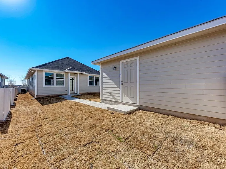 1209 Goforth Rd — Photo 30