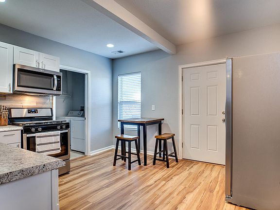 3rd image of 536 Forest Ave APT 1