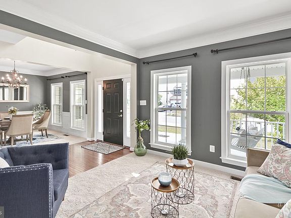5th image of 128 Greenwich Dr