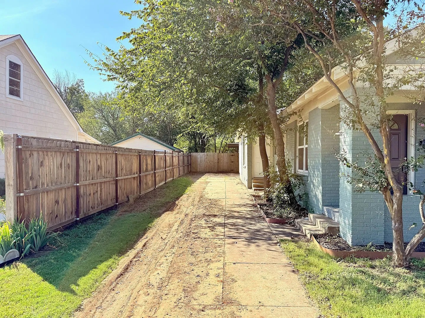 1821 McGregor Ave — Photo 2