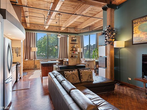 5th image of 2222 W Diversey Ave APT 201