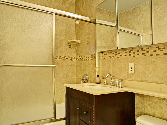 5th image of 520 E 81st St APT 2M