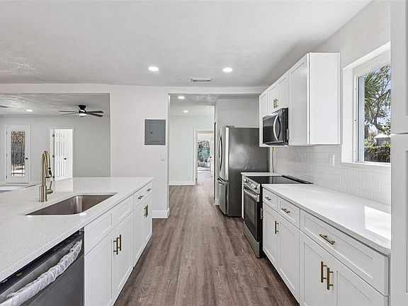 3rd image of 6709 Hill Top Rd