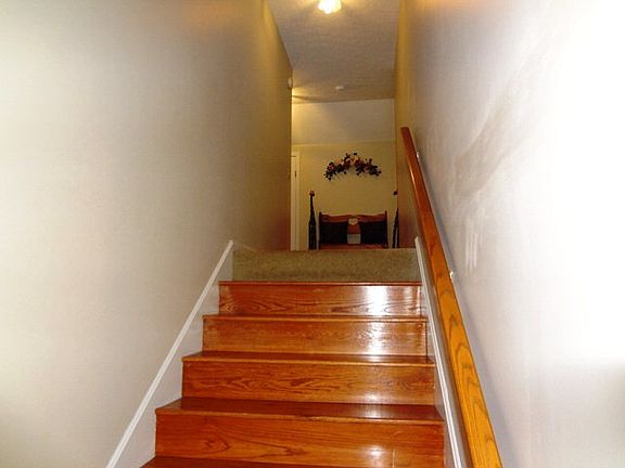 3rd image of 920 W 9th St