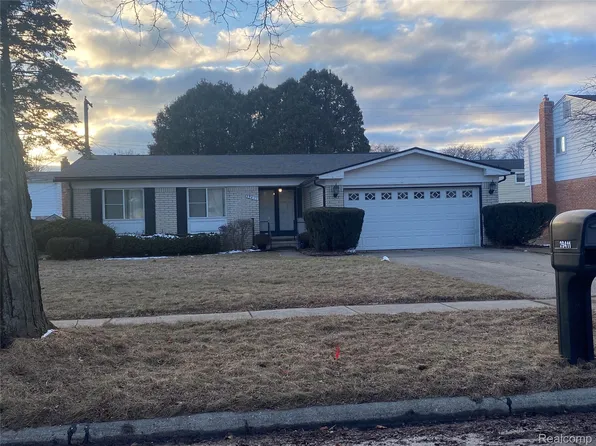 29411 Marimoor Dr, Southfield, MI 48076