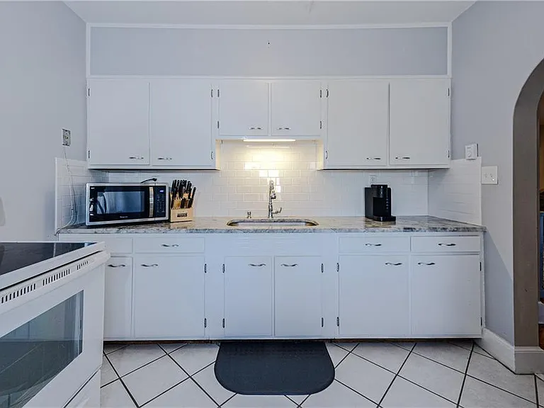 10 Pell St #3B — Photo 16