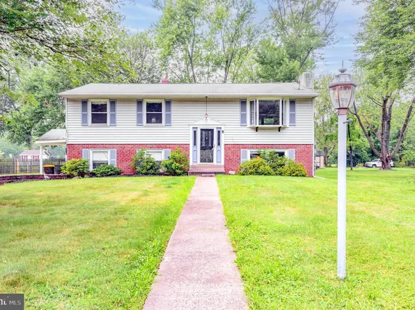 1405 Ivy Ln, North Wales, PA 19454