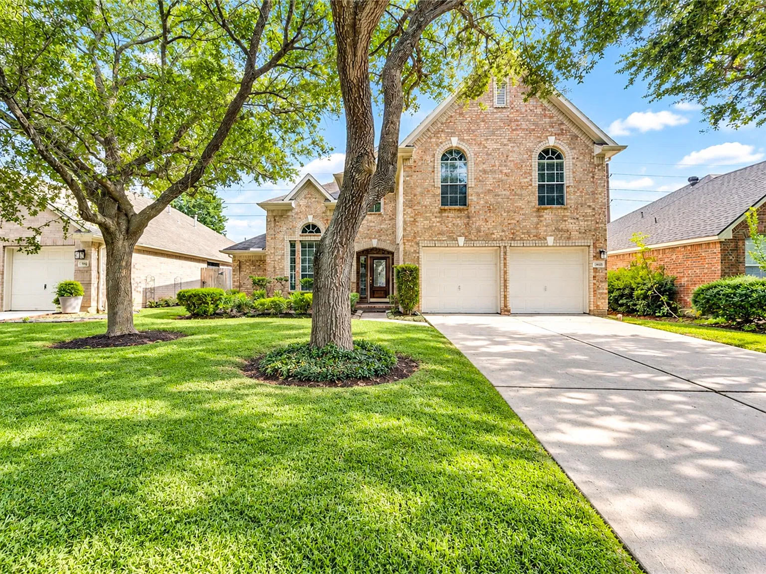 4 bed, 2.5 bath, 2686 sqft, $2,450 — Photo 1