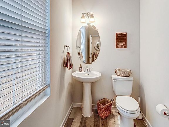 4th image of 2075 Country Rd