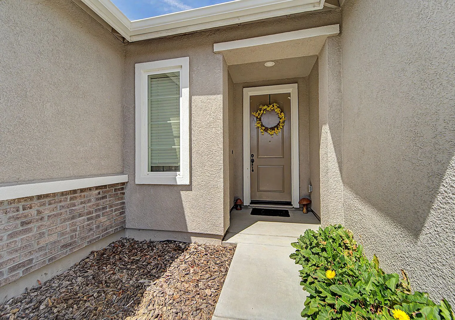 3 Bed 2Bath With Solar — Photo 2