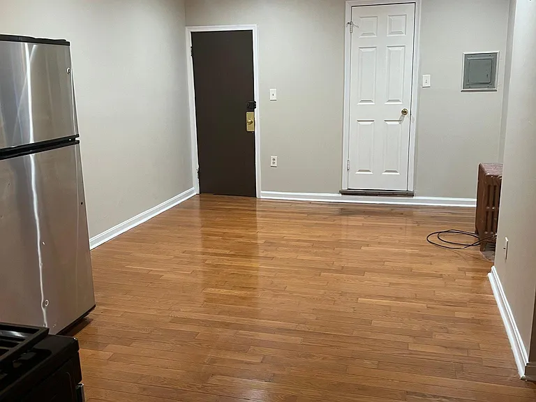 1438 Wolf St #2R — Photo 7