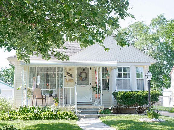 2nd image of 24737 Union St