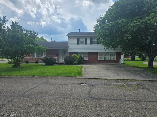 206 E 5th St, Williamstown, WV 26187
