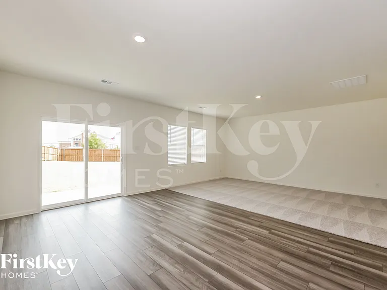 1840 Sandlin Dr — Photo 2