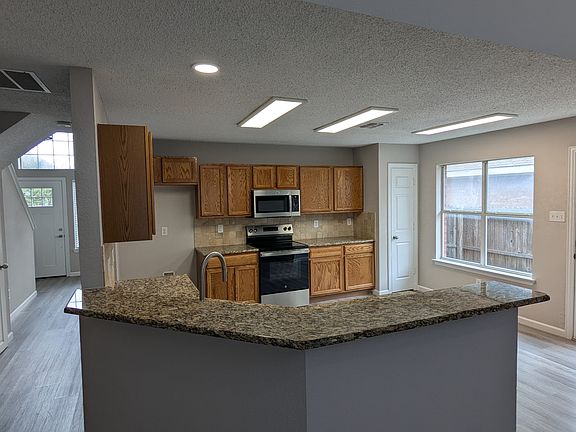 2nd image of 3812 Aloe Dr