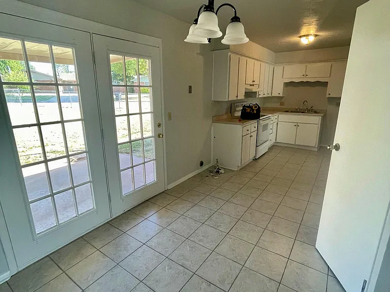 2100 Queensbury Rd — Photo 5