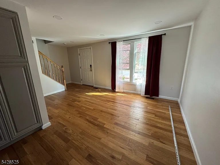 87 Fairview Ave — Photo 7