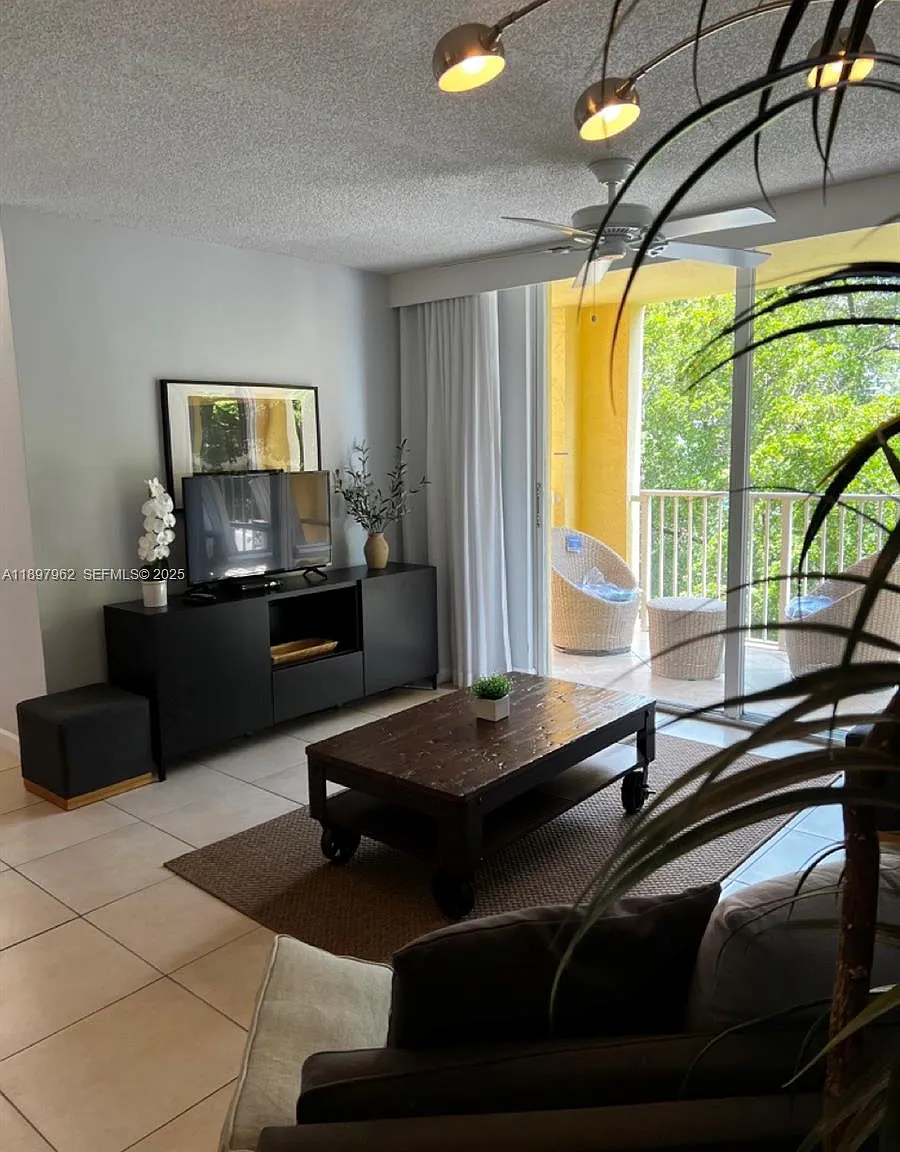 1 bed, 750 sqft, $2,500 — Photo 4