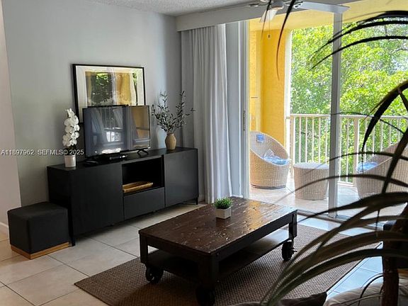 4th image of 19501 E Country Club Dr #9404