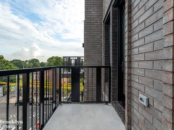 1894 De Kalb Avenue image 4 of 12