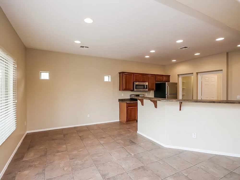 3 bed, 2.0 bath, 2255 sqft, $2,190 — Photo 4