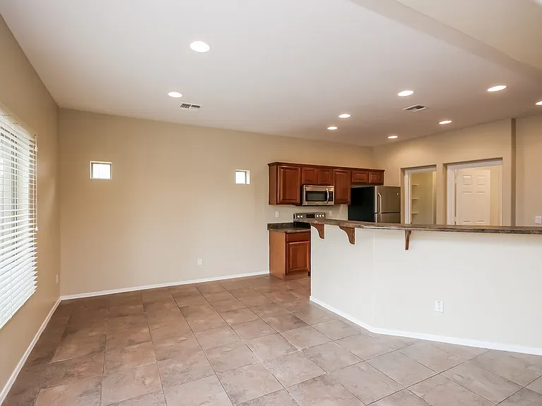 17606 W Bridger St — Photo 4